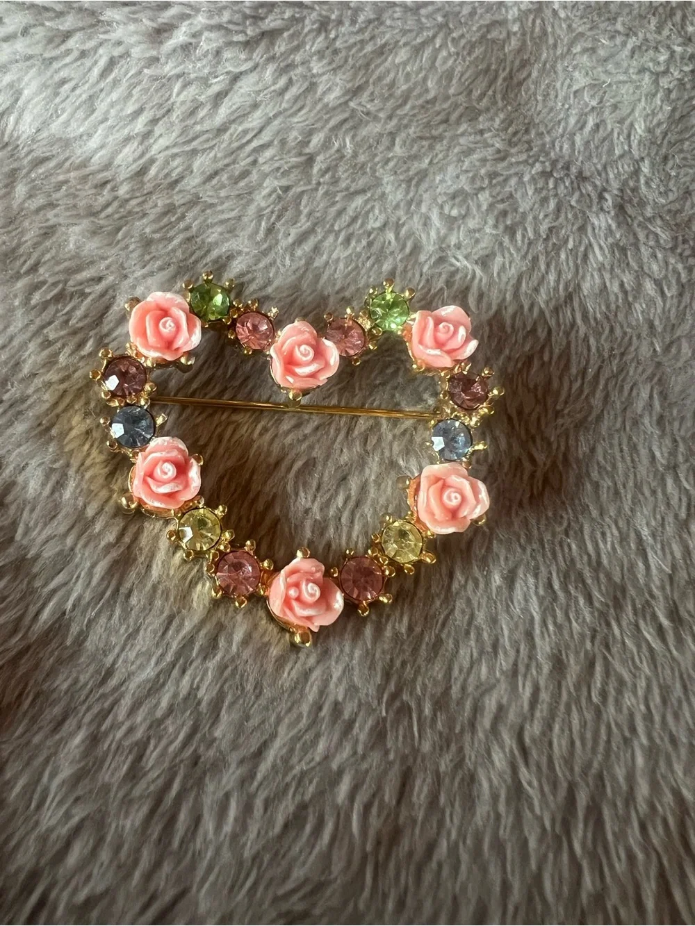 Avon vintage 1980-1990’s gold tone heart brooch, resin roses/rhinestones, good